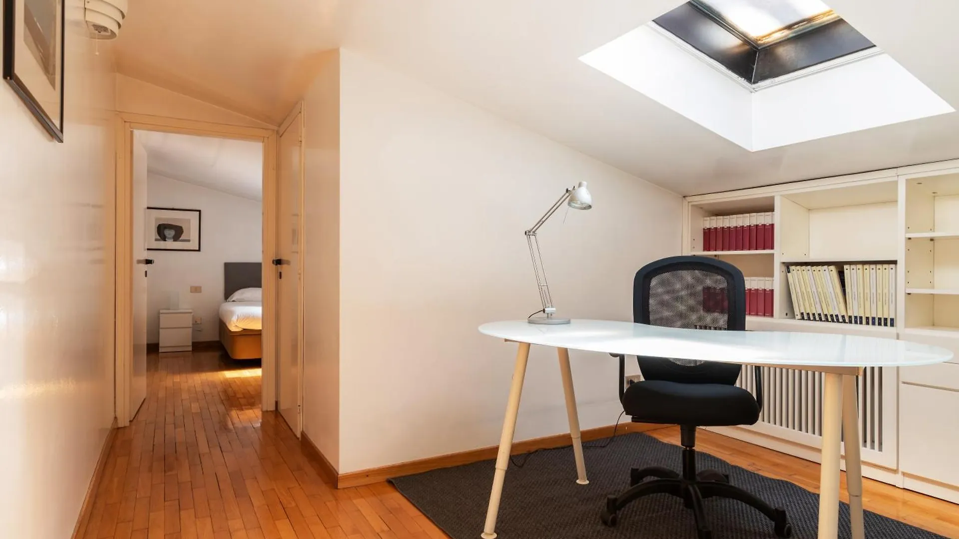 Appartamento Elegante Bilocale Con Postazione Lavoro San Babila Milano Italia