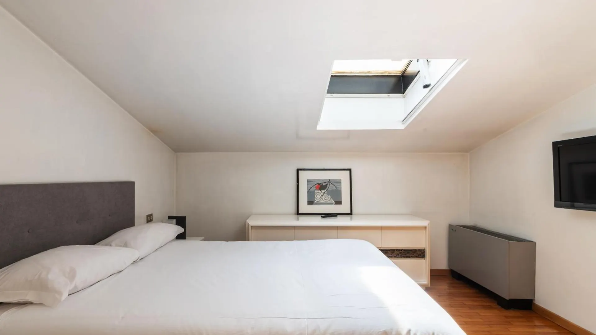 Appartamento Elegante Bilocale Con Postazione Lavoro San Babila Milano Italia