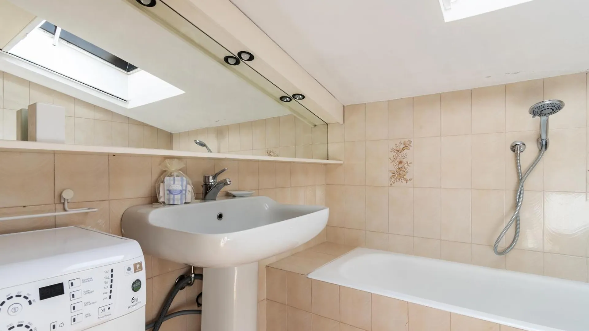 Elegante Bilocale Con Postazione Lavoro San Babila Apartment Milan